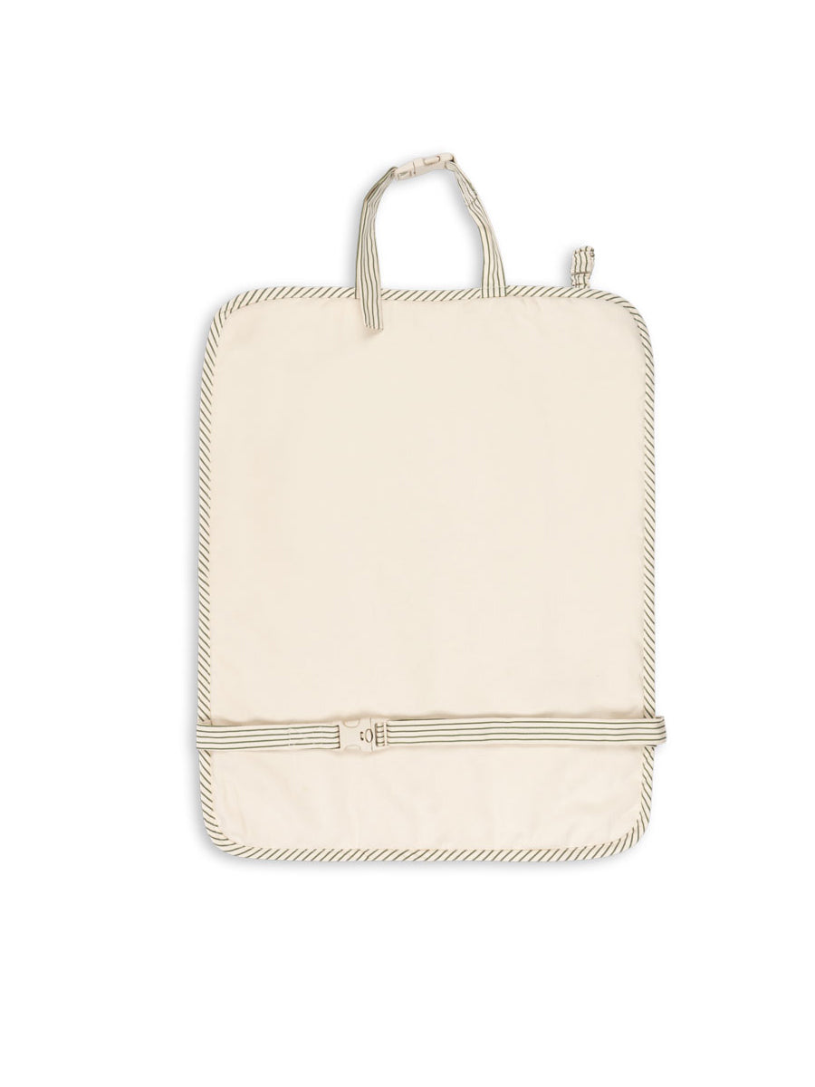 Bilopbevaring med lommer fra Konges Sløjd - Tea Stribe.