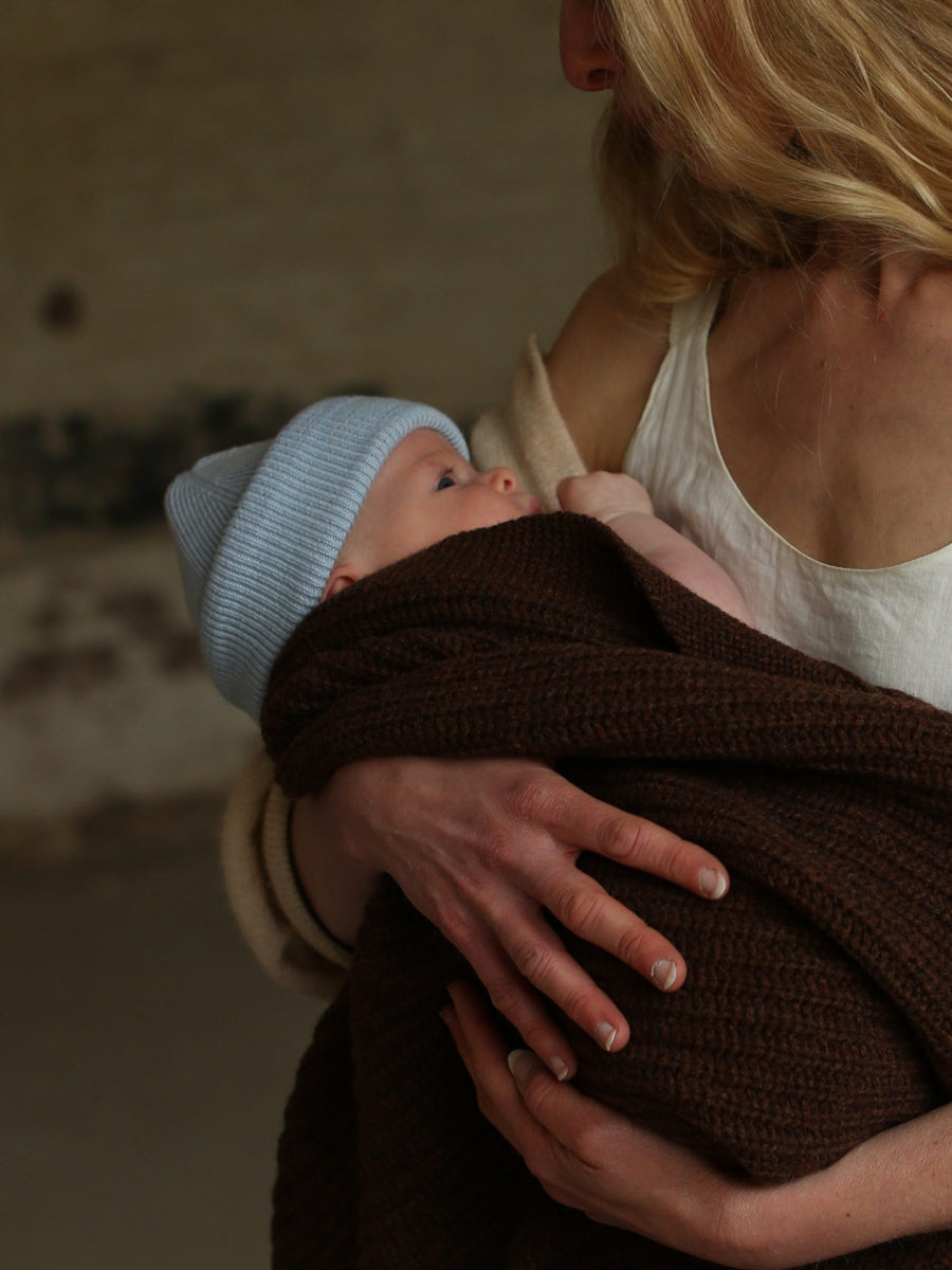 Beanie i merino uld fra Hvid Knitware, Fonzie newborn - Sky1