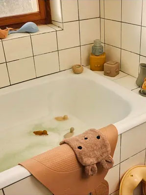 Termometer og bademåtte fra danske Konges Sløjd.