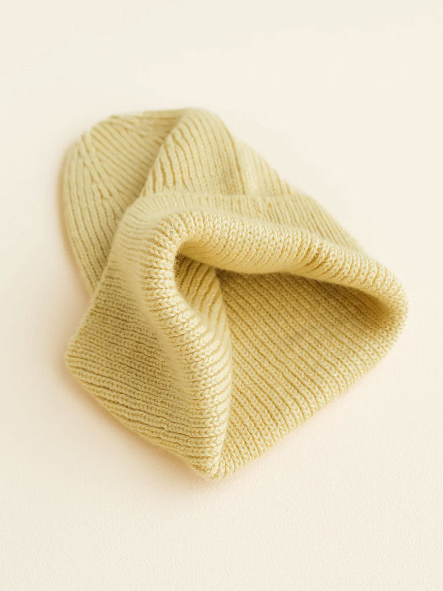 Beanie i merino uld fra Hvid, Fonzie - Light Yellow