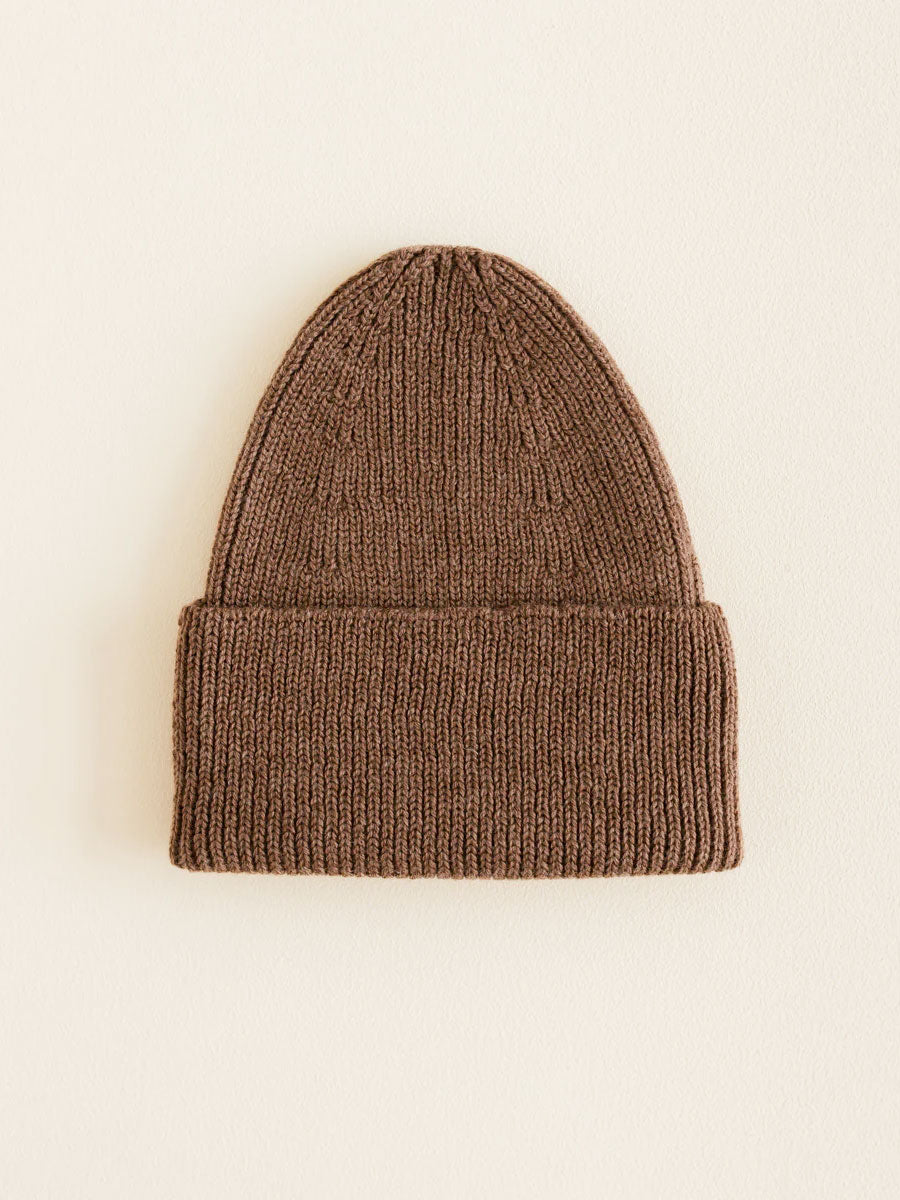 beanie i merino uld fra hvid knitware, fonzie - mocha