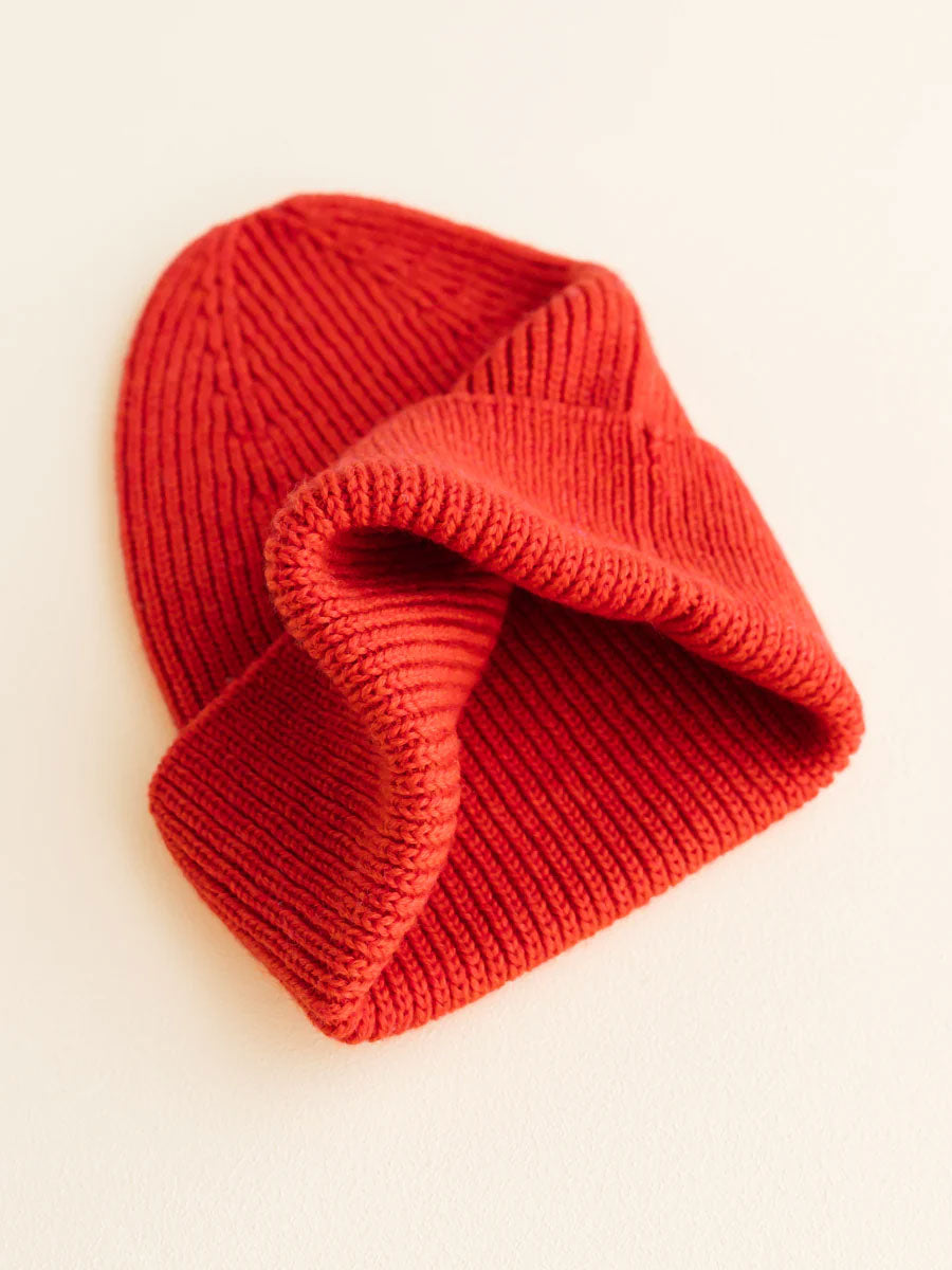 Beanie i merino uld fra Hvid Knitware, Fonzie Red