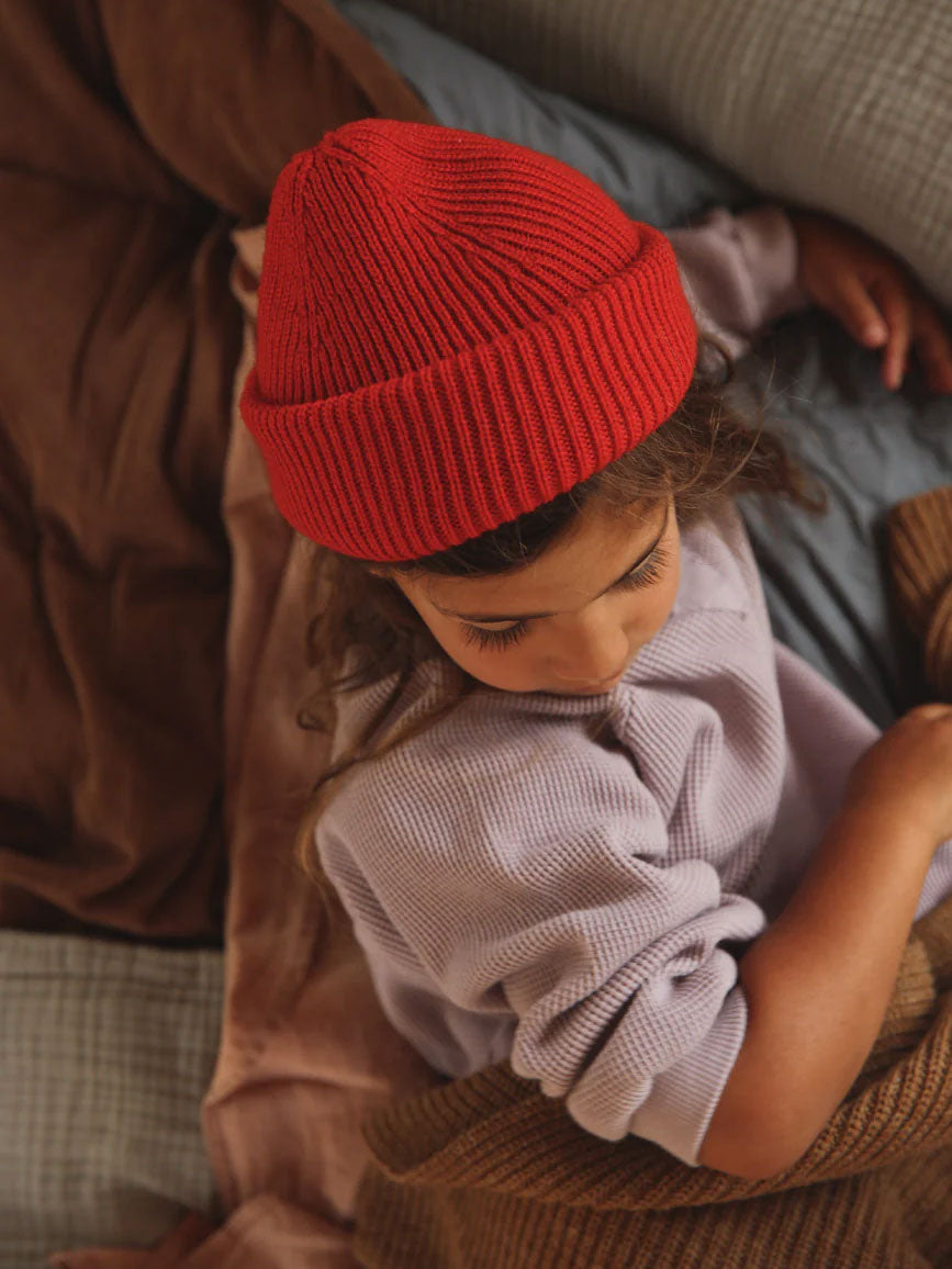 Beanie i merinould fra Hvid Knitware, Fonzie Red