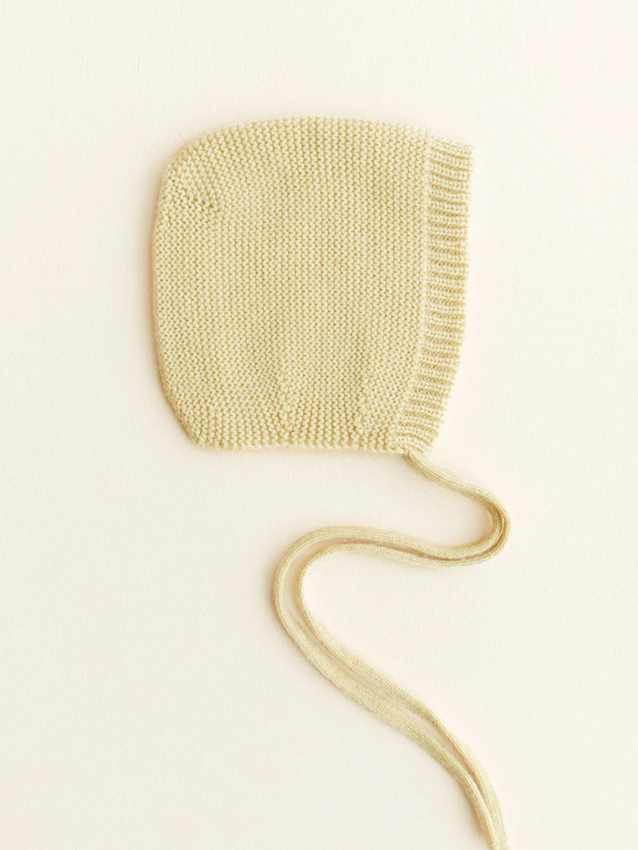 Newborn kyse i merino uld fra Hvid Knitware - Light Yellow