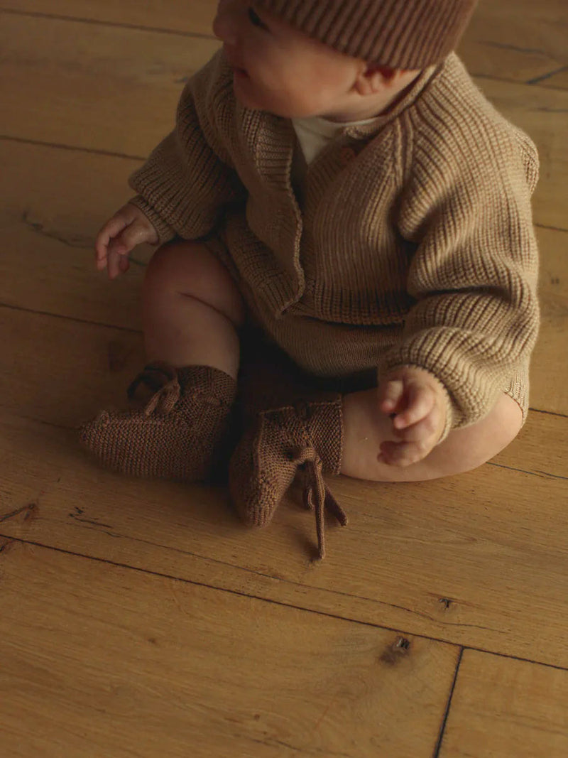 Babysko i merinould fra Hvid Knitware - Mocha