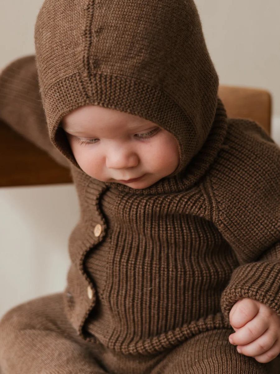 Cardigan i merino uld fra Hvid - Inga Mocha.