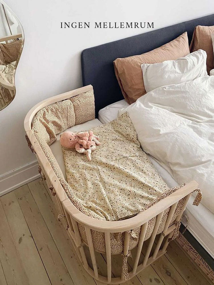 Babybay bedside crib: Justeres i højden – passer til de fleste senge