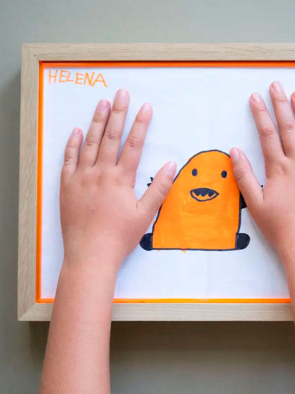 Ramme fra Ram'n - Eg med orange akrylkant