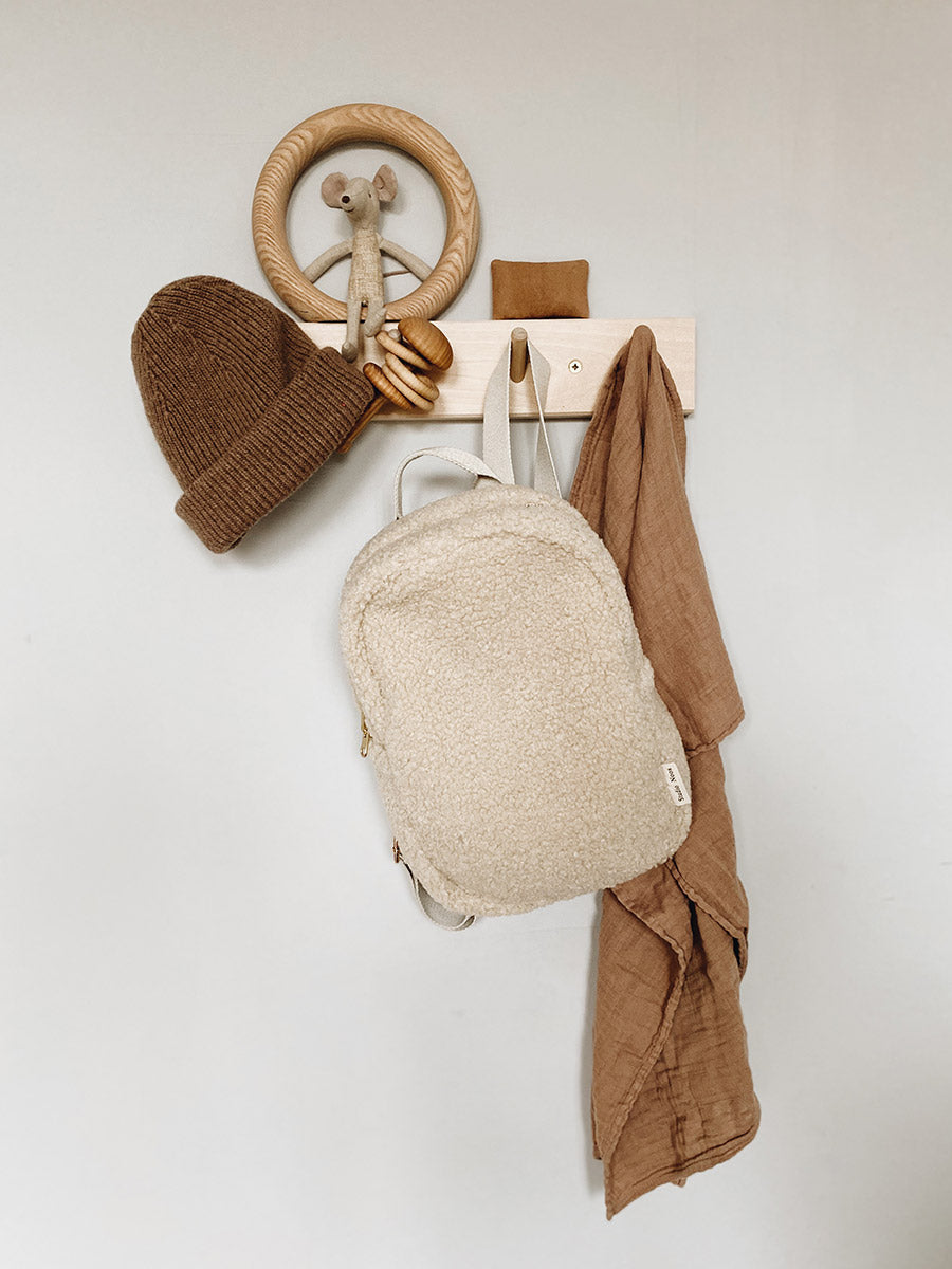 Super cool og chunky rygsæk i det lækreste, bløde teddy materiale.