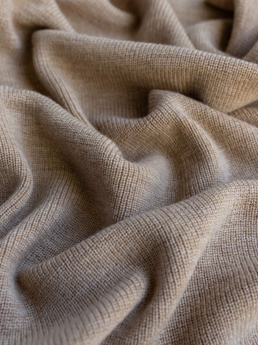 Felix babytæppe i merinould fra Hvid Knitware - Sand