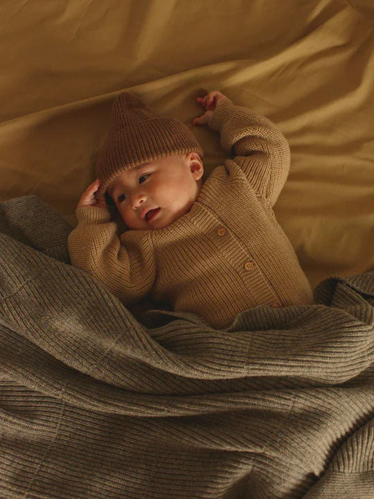 Gaston tæppe fra Hvid Knitware - Grå