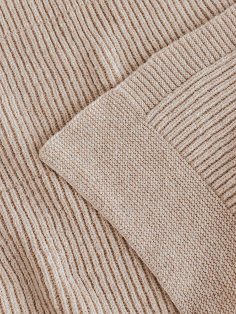 Tæppe fra Hvid Knitware - Gaston Sand