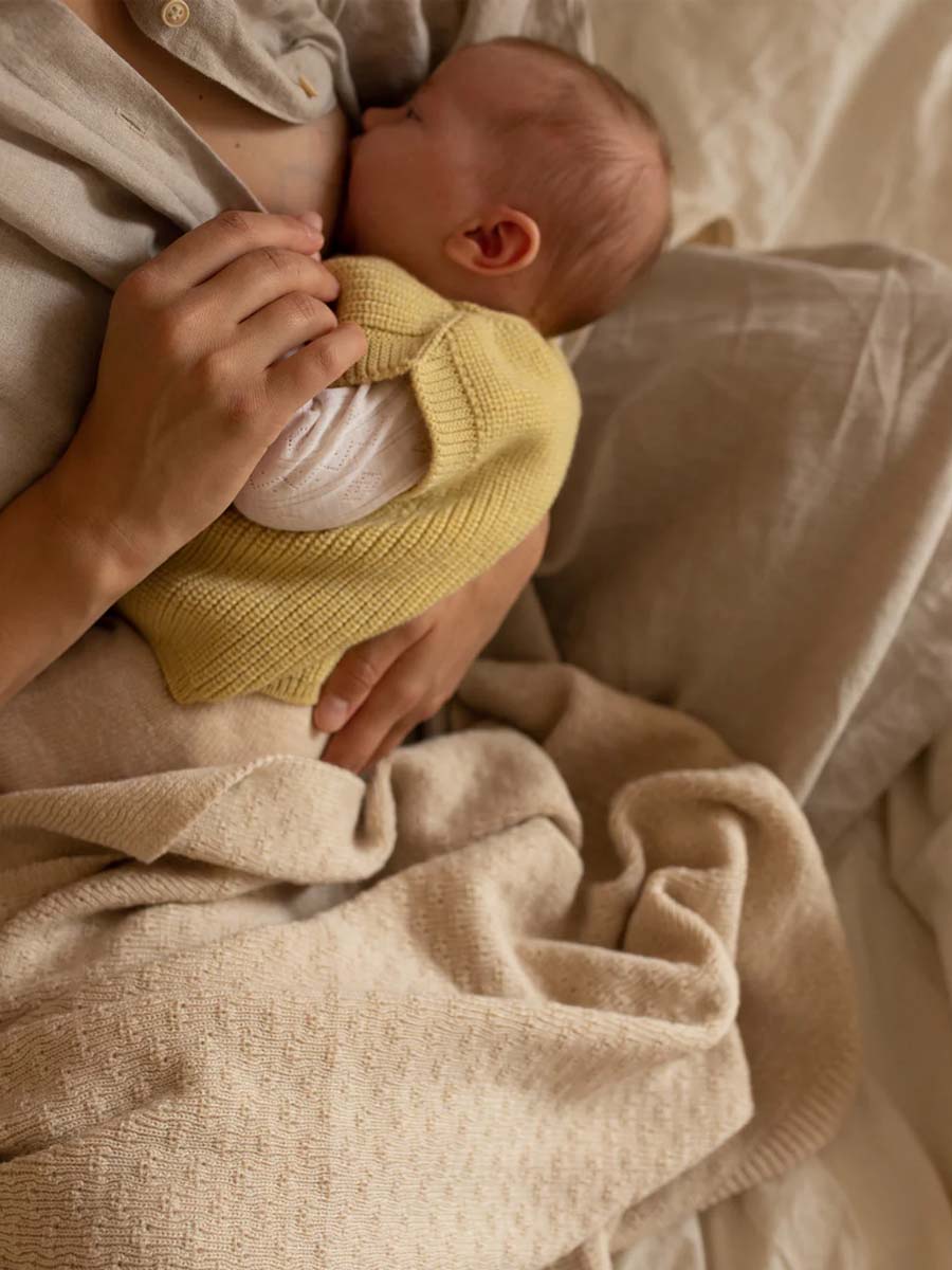 Vest i merino uld fra Hvid Knitware - Lys gul.