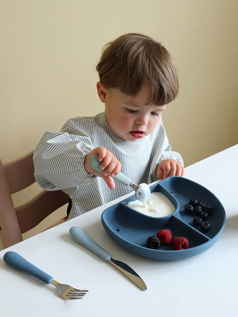 Praktisk hagesmæk med ærmer fra danske Cam Cam