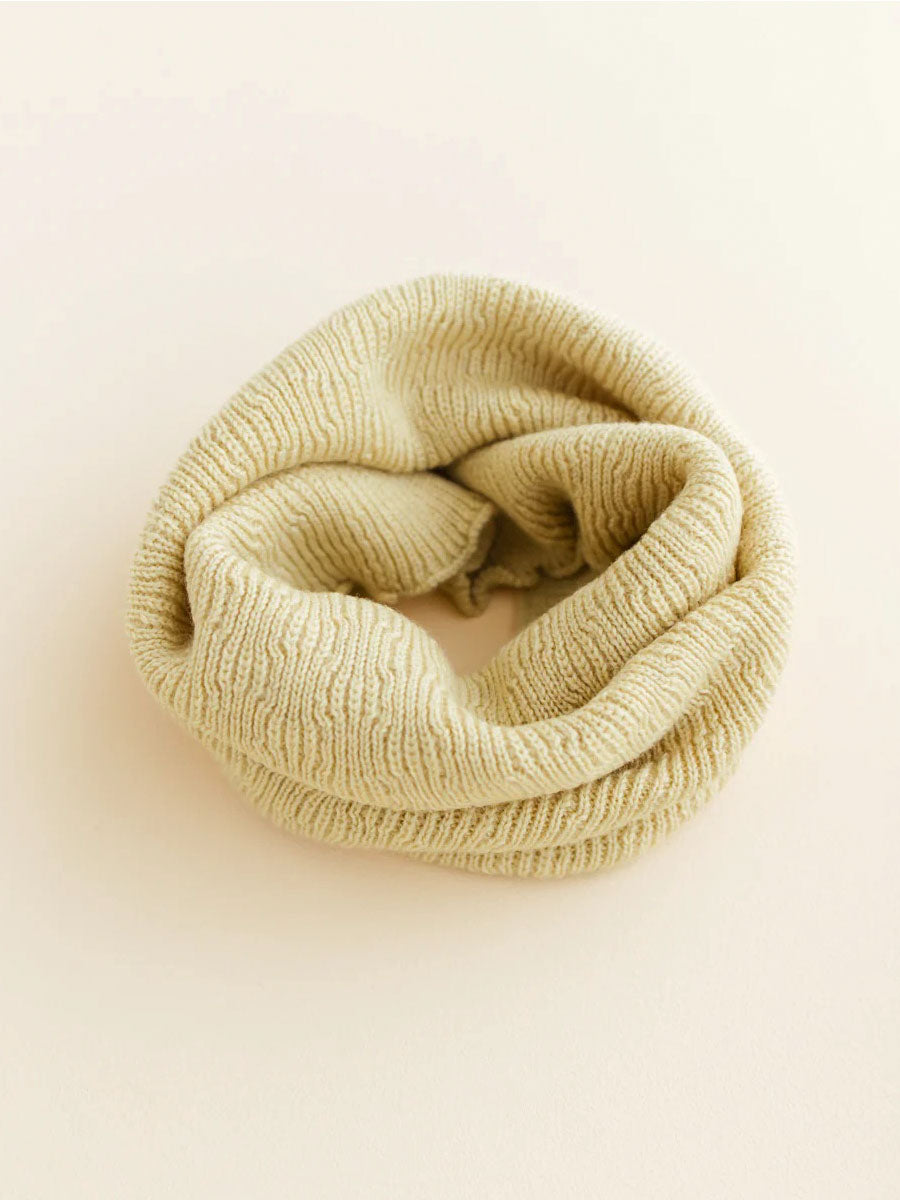 Halsedisse i merino uld fra Hvid Knitware - Light yellow