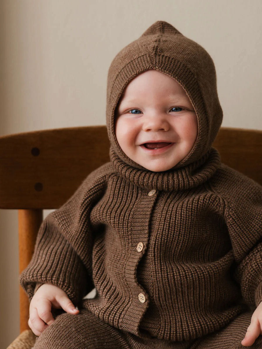 Elefanthue i merino uld fra Hvid Knitware - Mocha-miljø