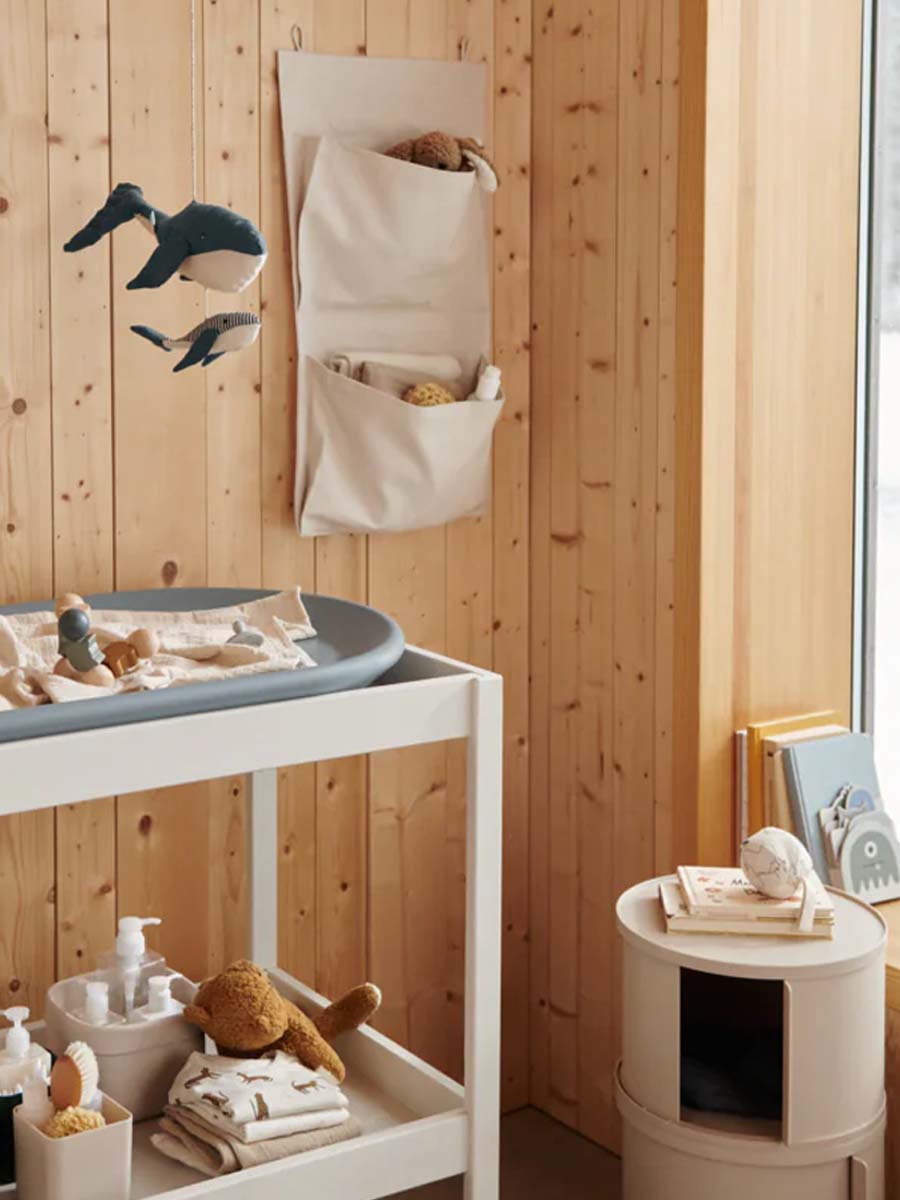 Flot og praktisk sengebord fra Liewood.