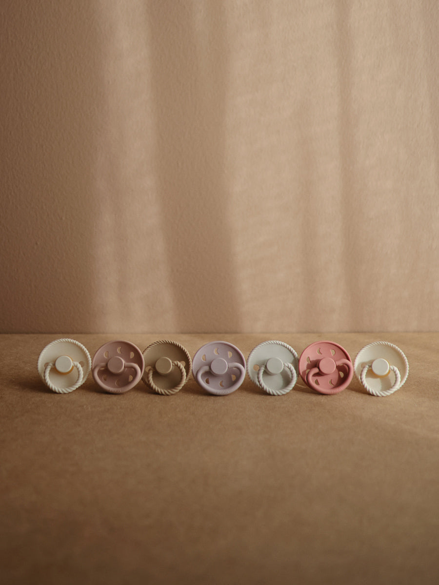 Runde sutter fra Frigg, Moon Phase (2-pak) - Croissant/Portobello.