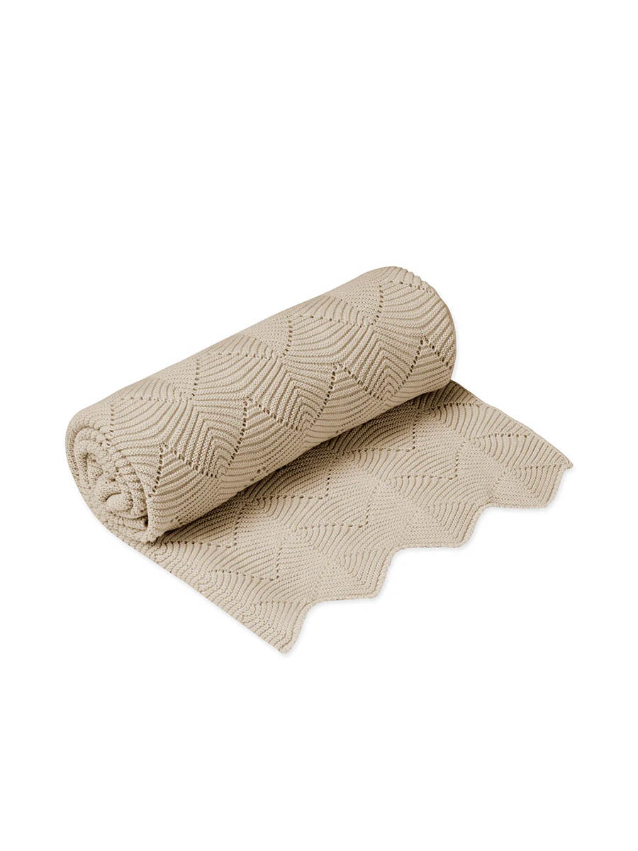 Smukt og utroligt blødt striktæppe i et fint muslingeskalmønster