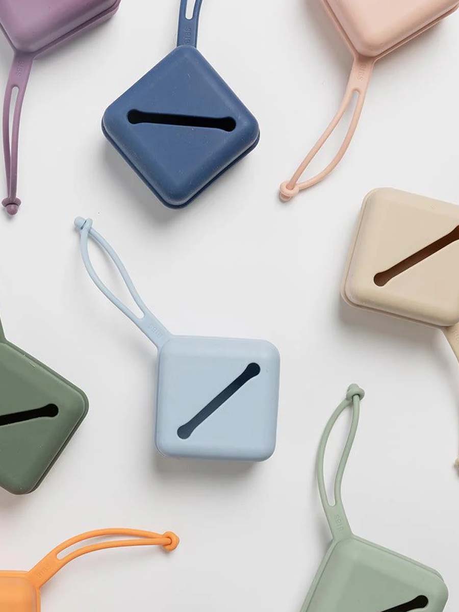 Sutteholder fra BIBS - Dark Oak.