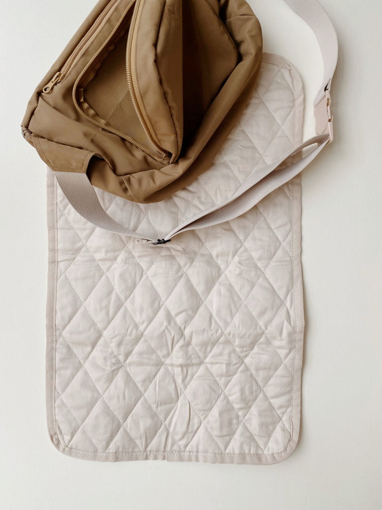 Pusletaske fra Konges Sløjd - Walnut