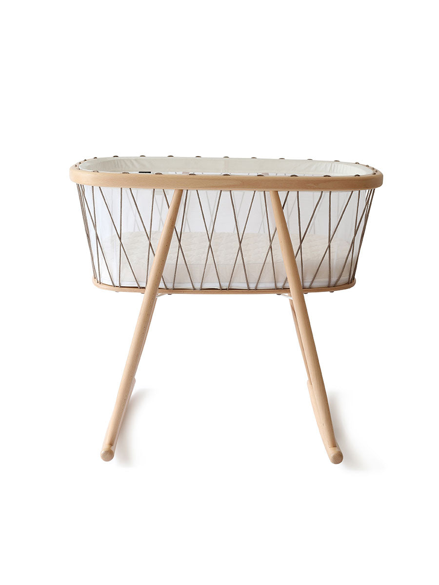 Vugge med madras fra Charlie Crane - Kumi Hasselnød