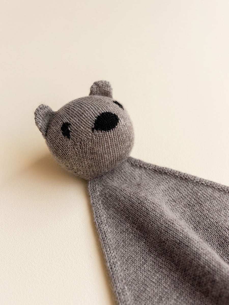 Nusseklud fra Hvid Knitware - Otter