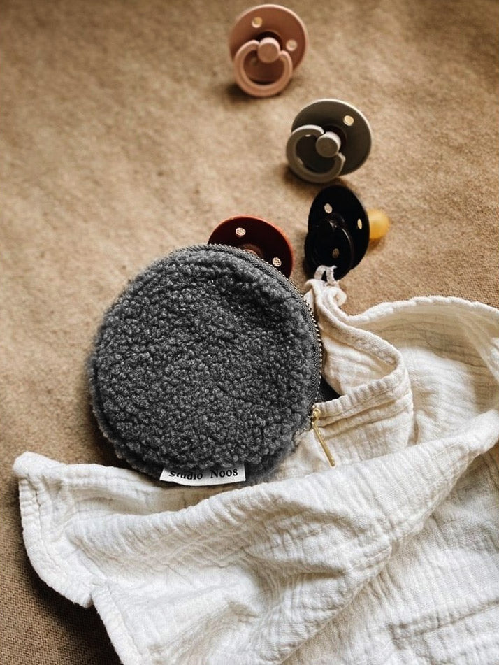 Studio Noos pung i grå