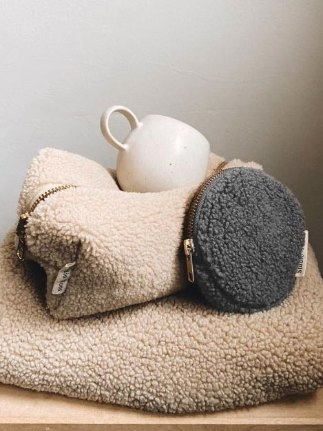 pung i det lækreste, bløde teddy materiale.