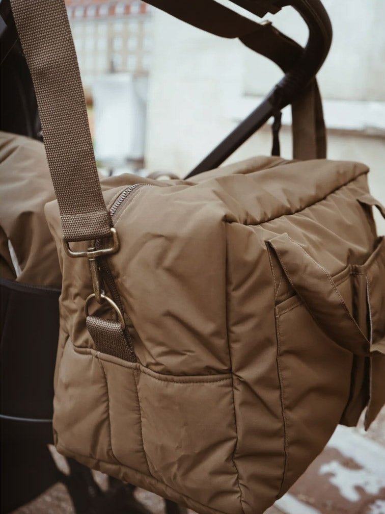 All you need bag pusletaske fra Konges Sløjd - Walnut