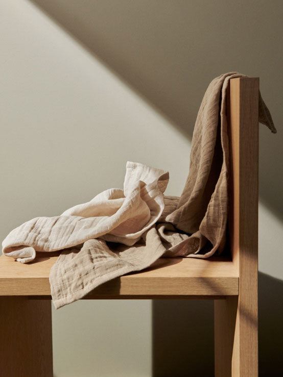 Smukke stofbleer i neutrale farver fra danske Liewood.