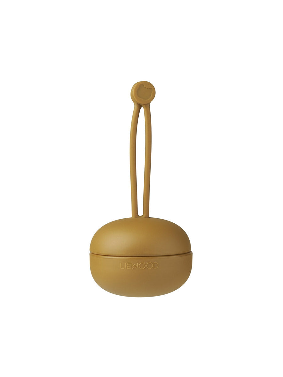 Sutte holder fra Liewood - Golden caramel