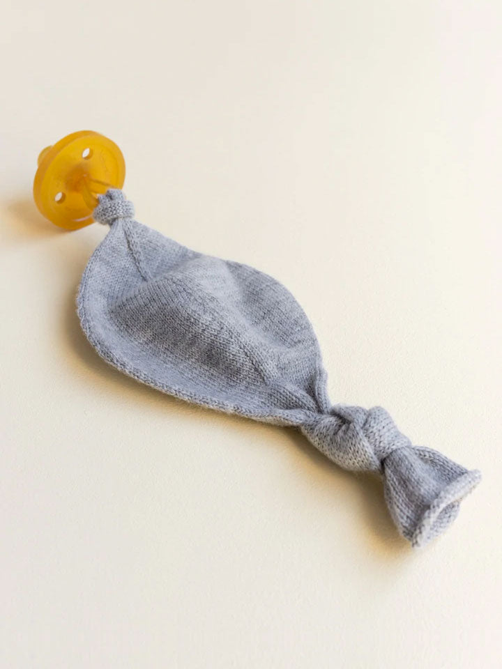 Suttesnor i merino uld fra Hvid Knitware - Grey Melange