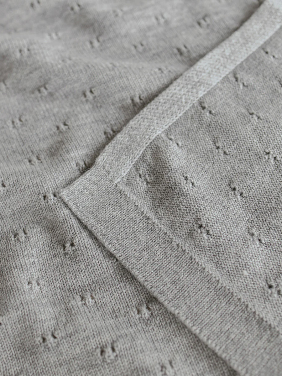 Babytæppe i merino uld fra Hvid Knitware - Bibi Grey Melange.