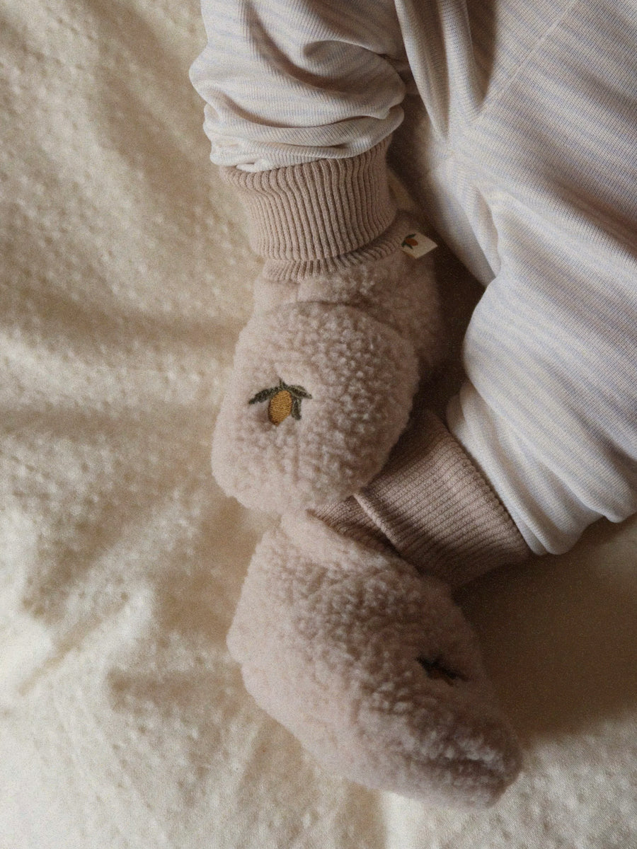 Futter i fleece fra Konges Sløjd - Oxford Tan.