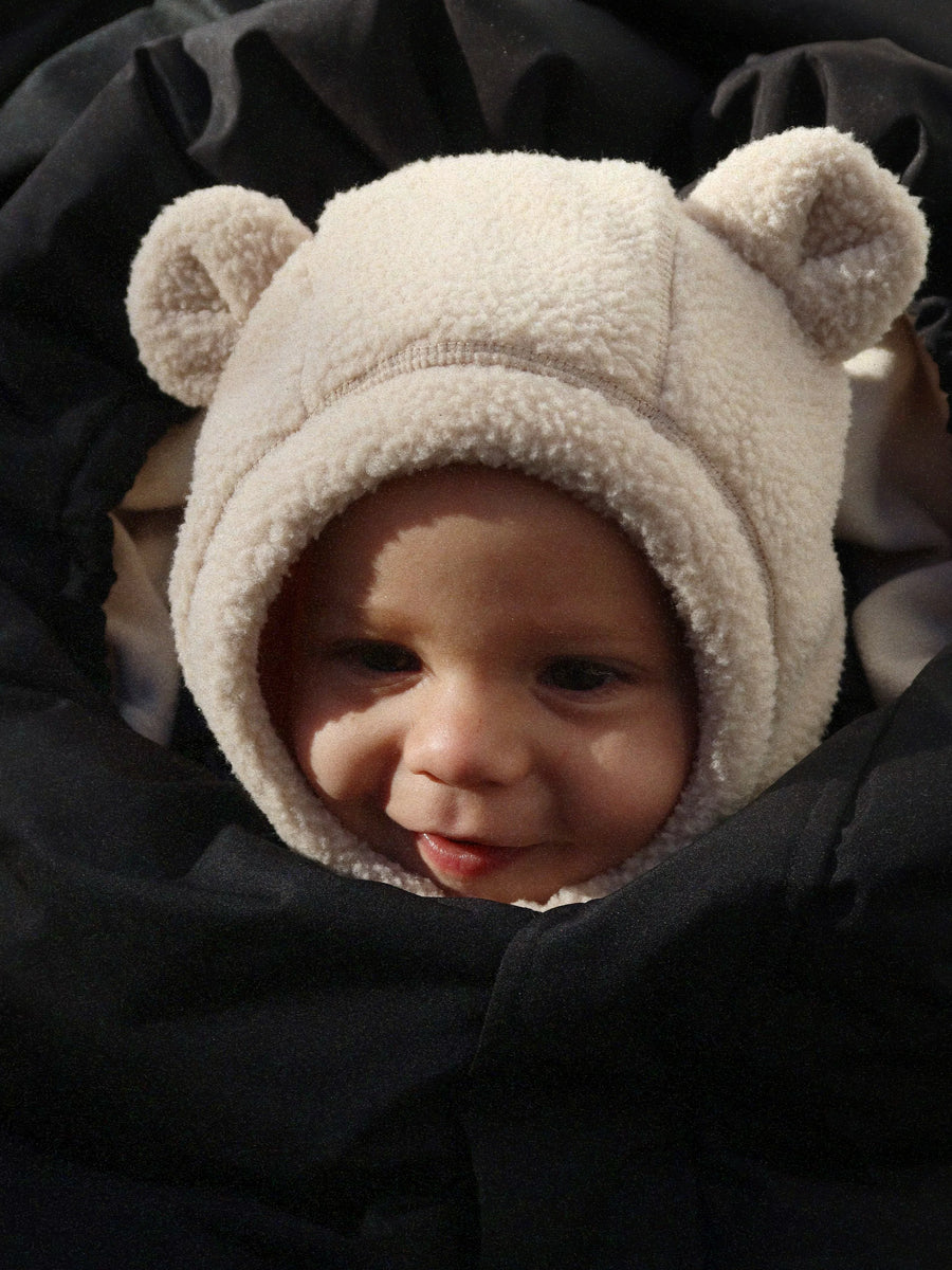 Elefanthue i teddy fleece fra Konges Sløjd. - Oxford tan.