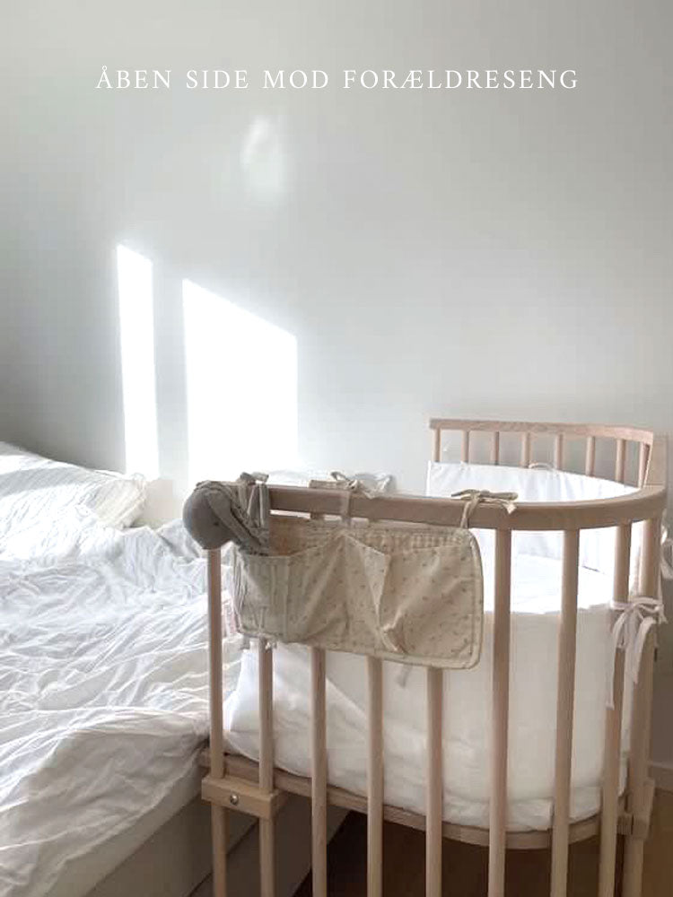 Babybay bedside crib: Åben side – din baby ligger helt tæt på dig