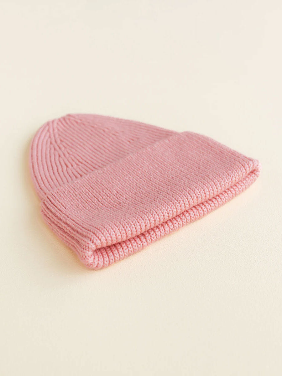 Beanie i merinould fra Hvid Knitware, Fonzie - Bubblegum