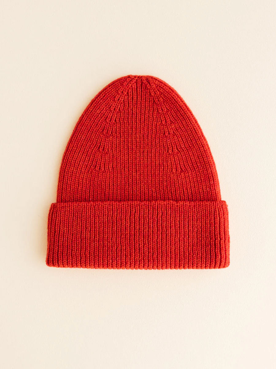 Beanie i merino uld fra Hvid Knitware, Fonzie - Red