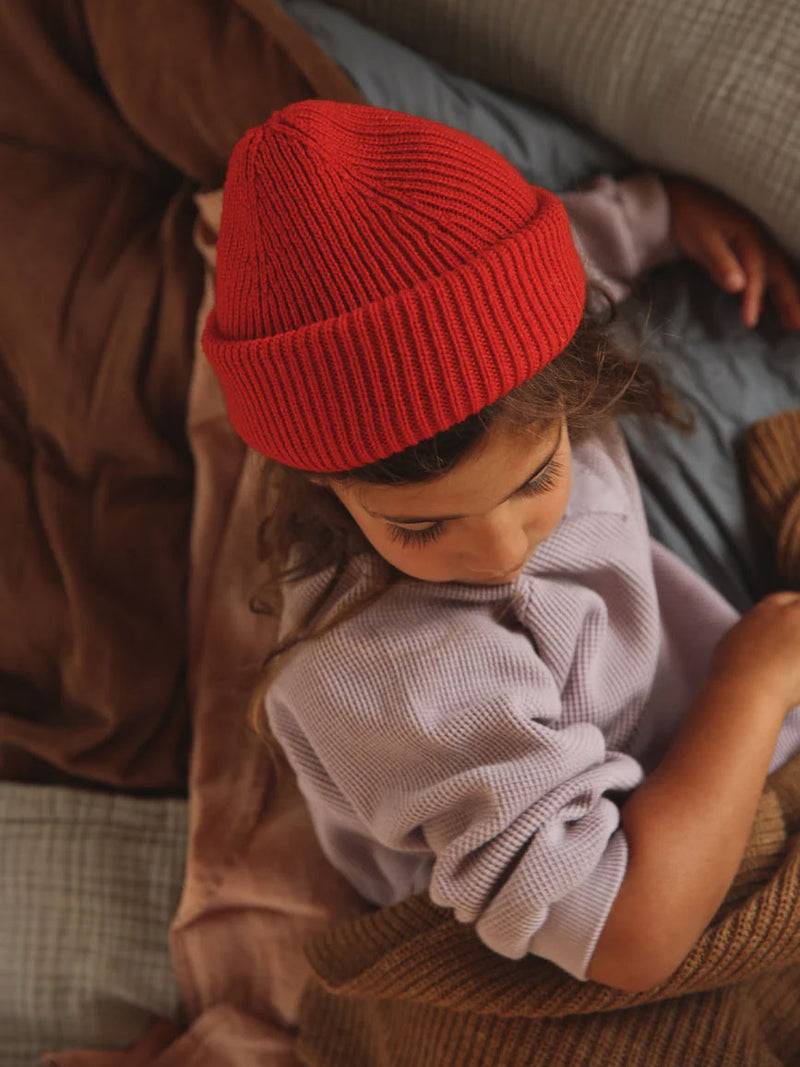 Beanie i merino uld fra Hvid Knitware, Fonzie - Red