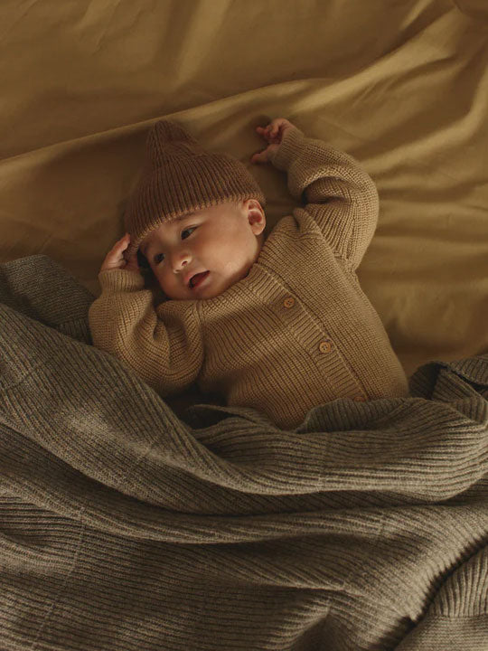 Inga cardigan fra Hvid Knitware - Sand