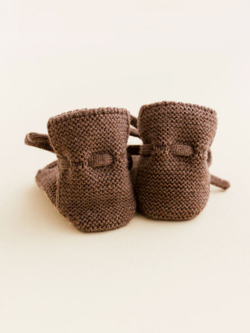Babysko i merino uld fra Hvid Knitware - Mocha