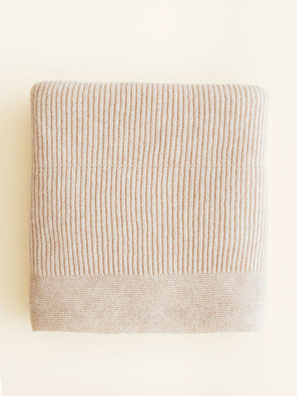Tæppe fra Hvid Knitware - Gaston Soft Beige
