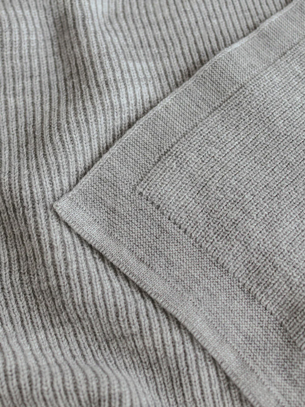 Babytæppe i merino uld fra Hvid Knitware - Felix Grey Melange2