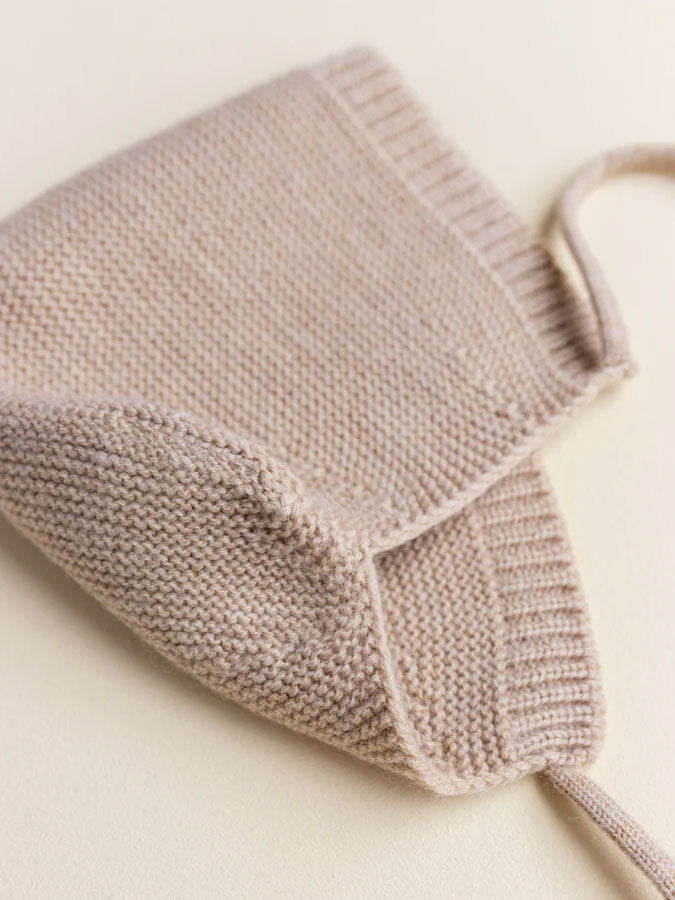 Kyse i merinould fra Hvid Knitware, Dolly - Sand