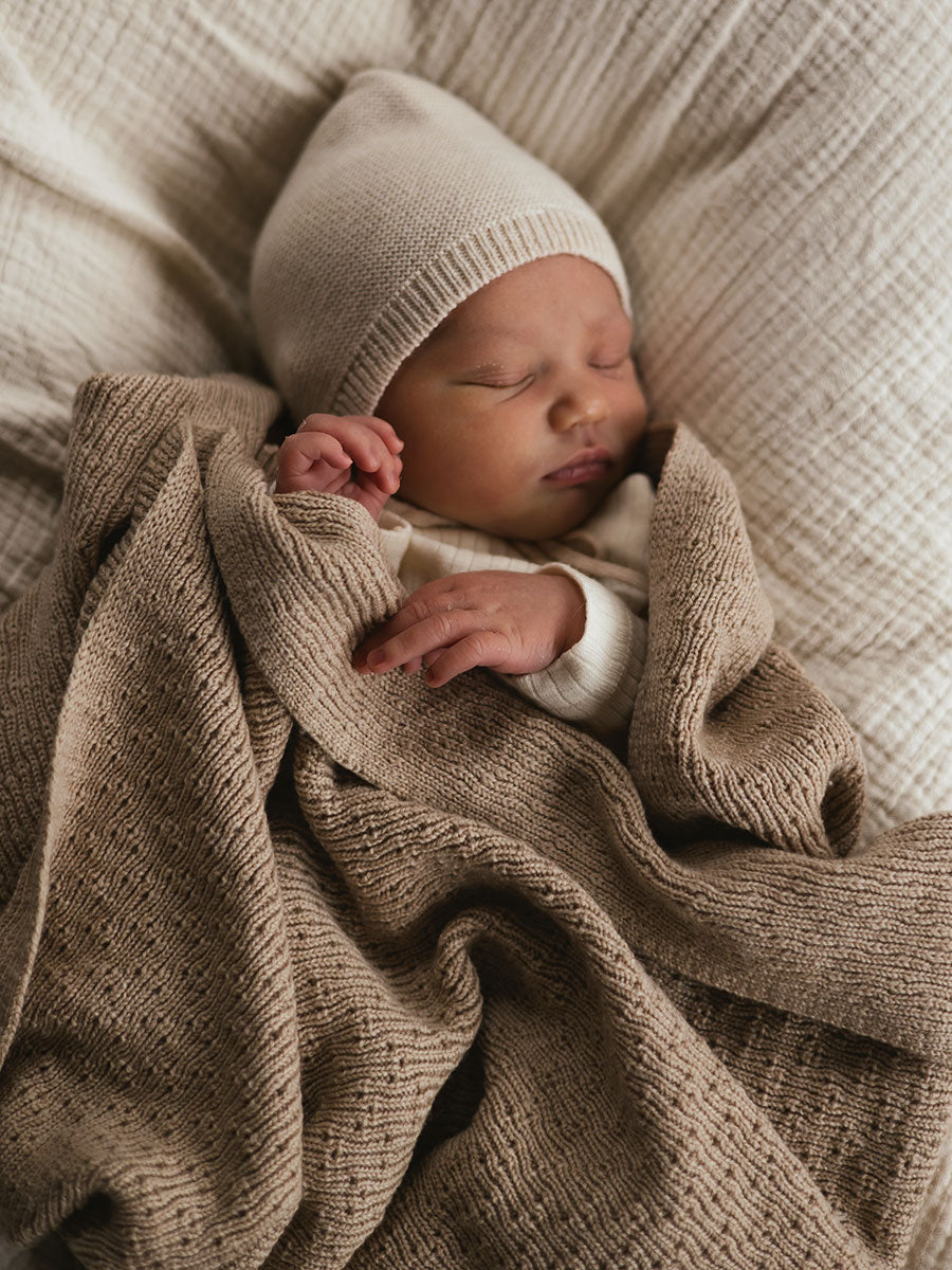 Lækker lun kyse i 100% merinould fra belgiske Hvid Knitware