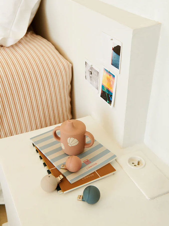 Liewood natlampe med USB til stikkontakt