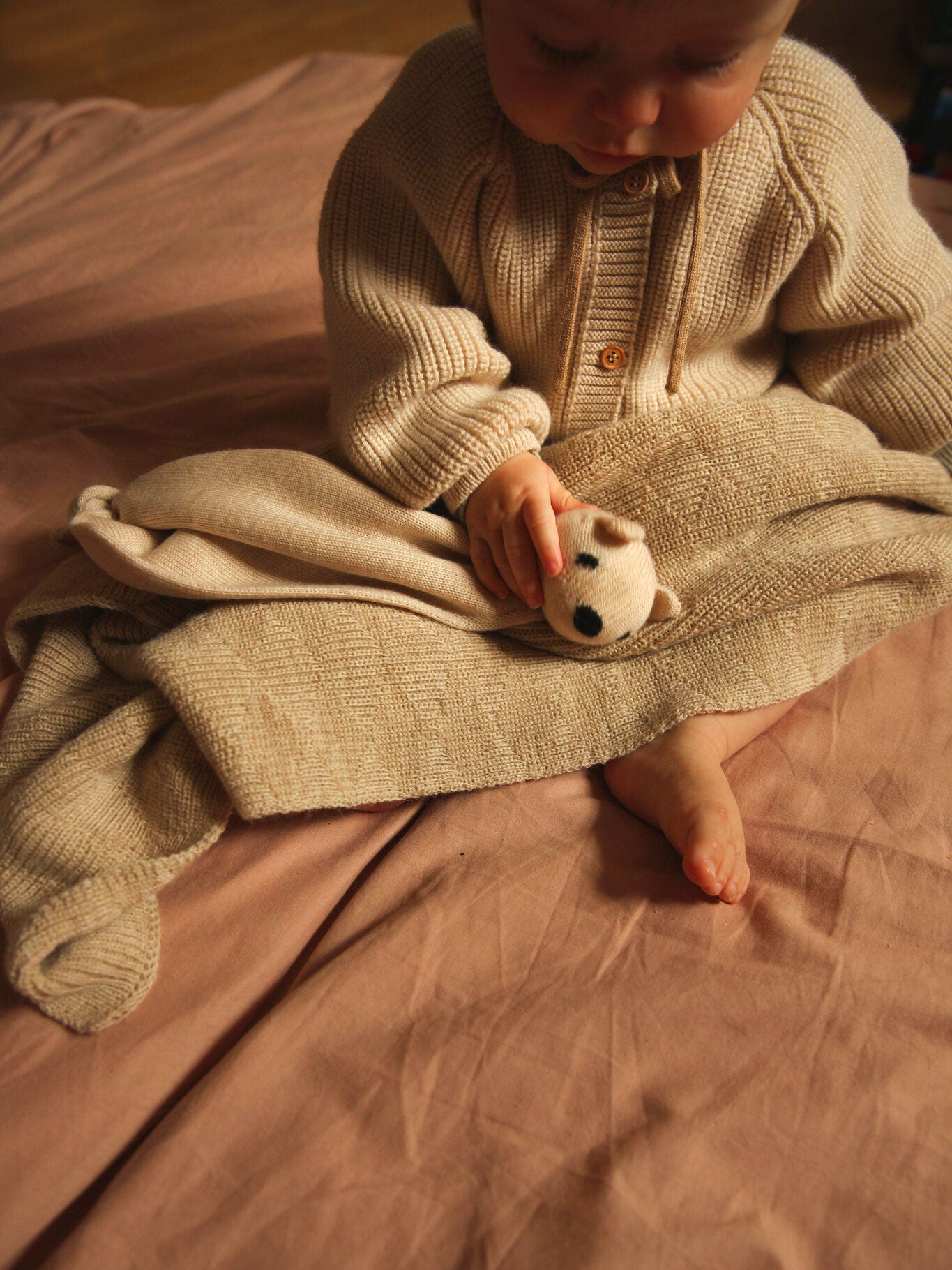 Nusseklud i merinould fra Hvid Knitware - Cream