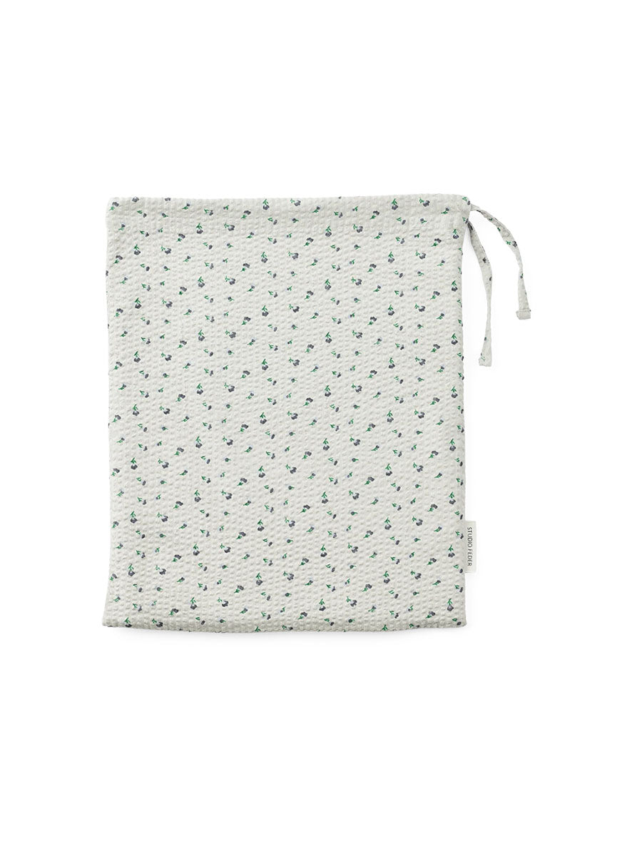 Cloudy Day sengetøj fra Studio Feder med stofpose