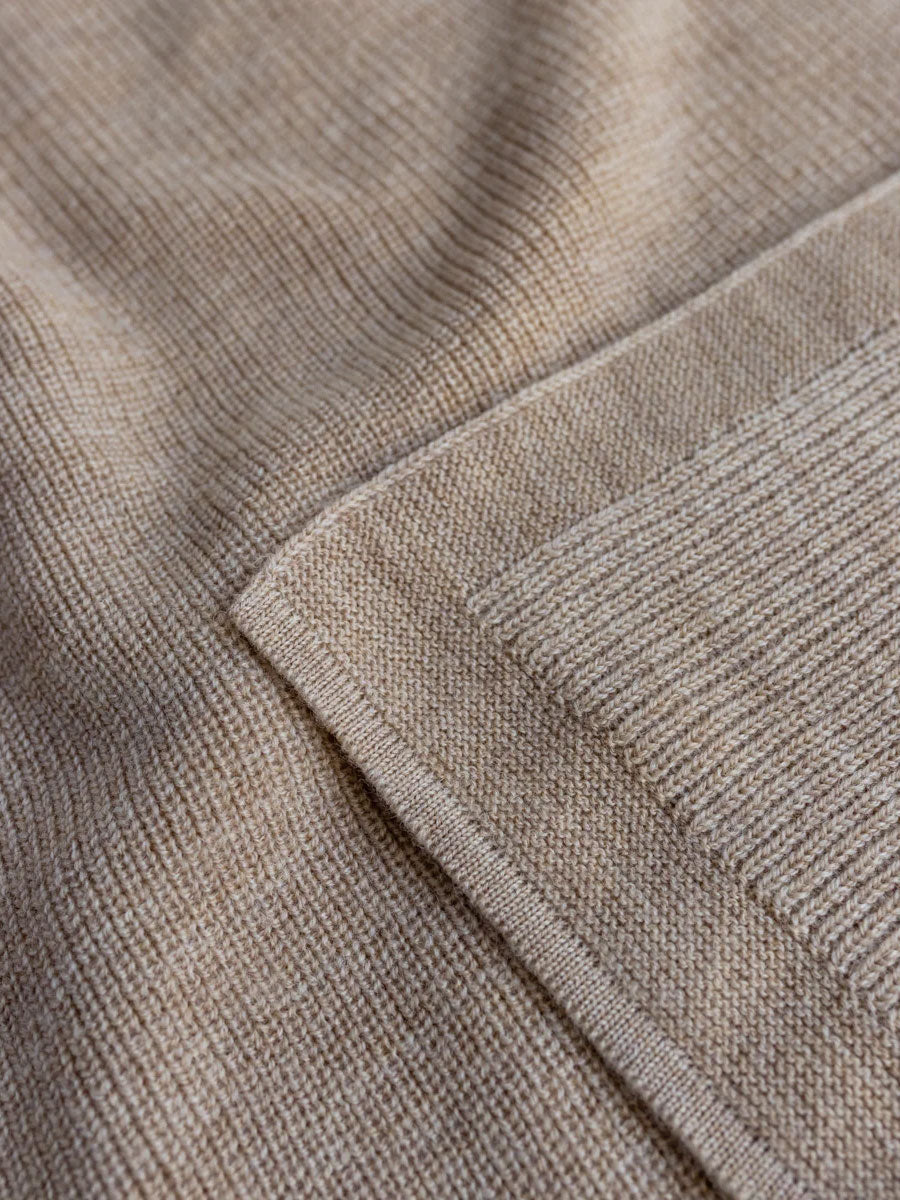 Babytæppe i merinould fra Hvid Knitware - Felix Sand